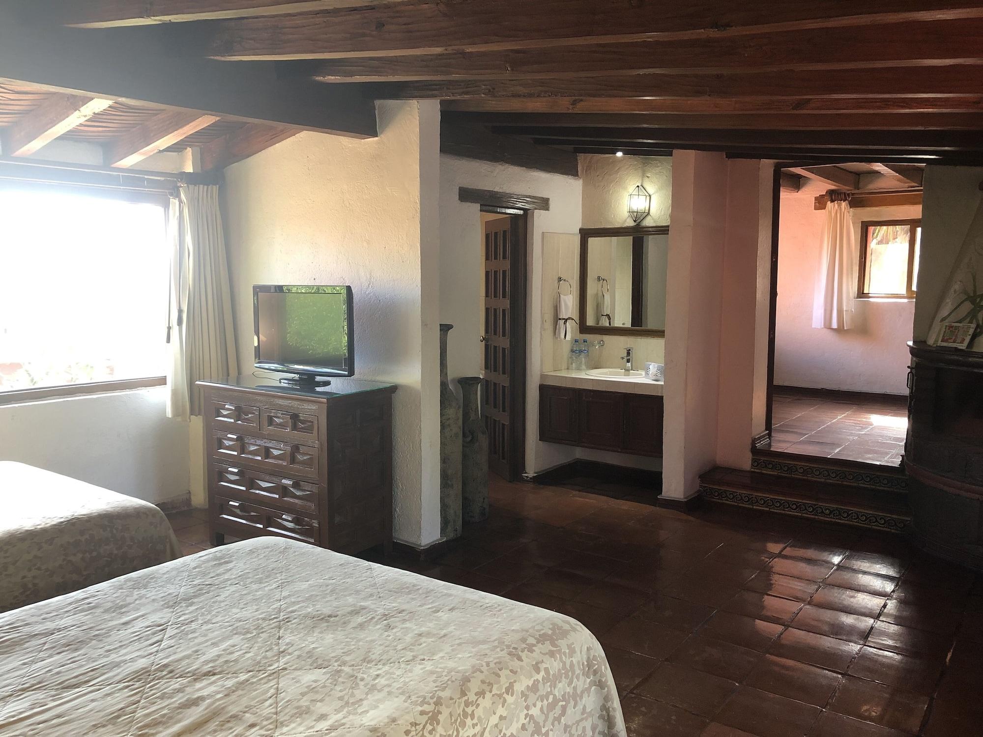 Villa San Jose Hotel & Suites Морелия Екстериор снимка