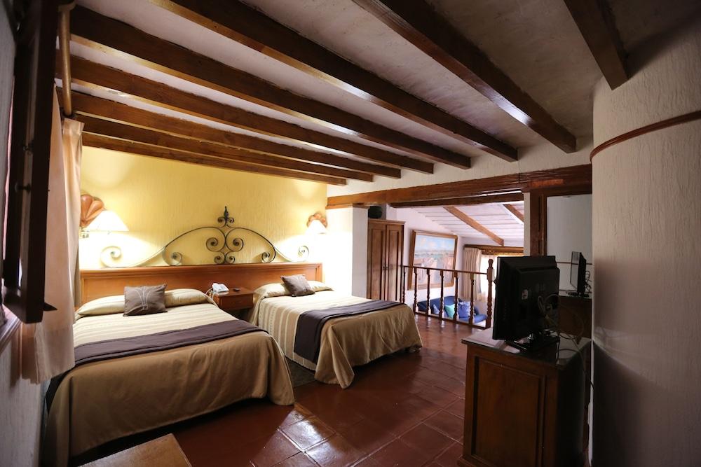 Villa San Jose Hotel & Suites Морелия Екстериор снимка