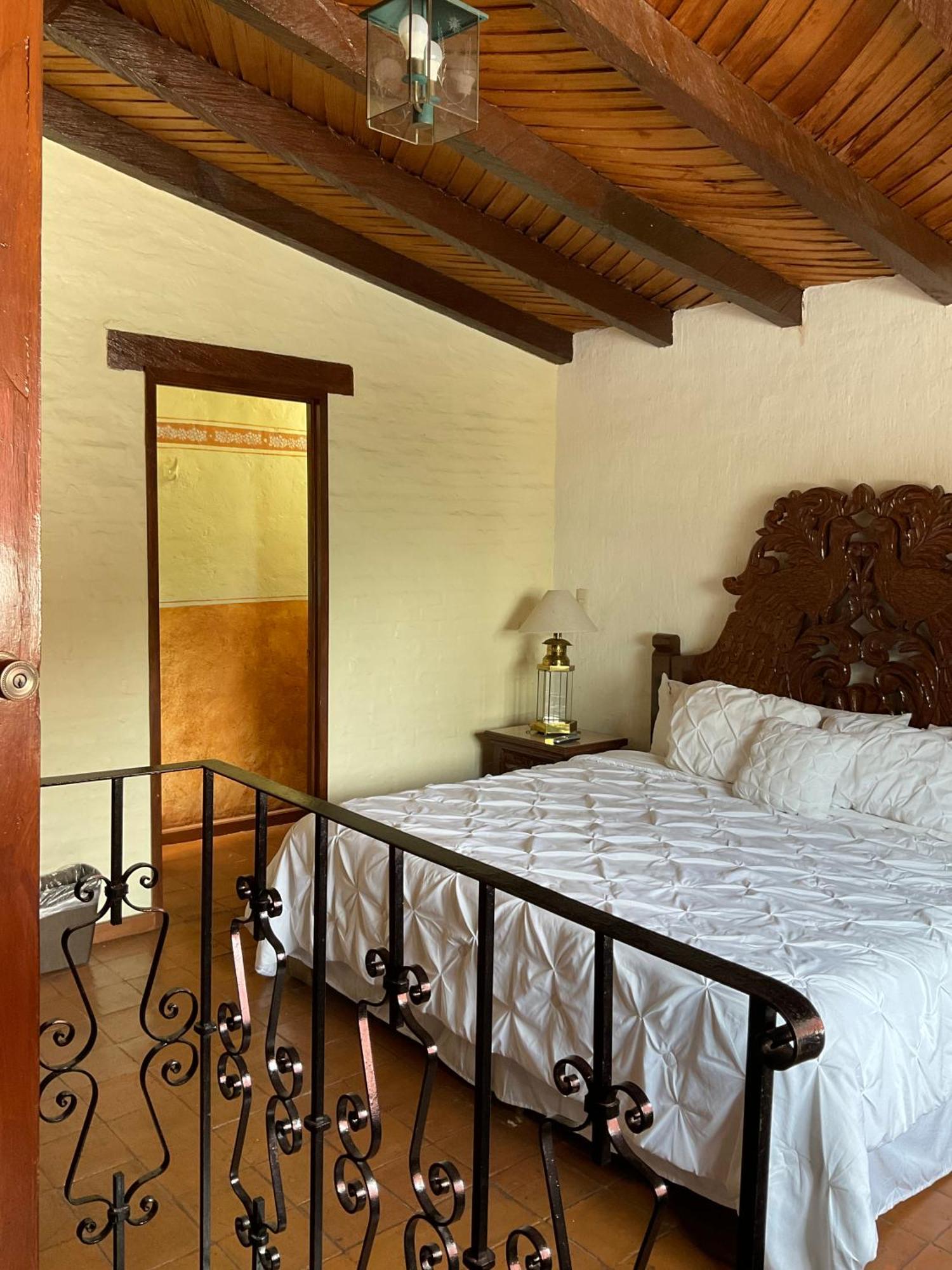 Villa San Jose Hotel & Suites Морелия Екстериор снимка