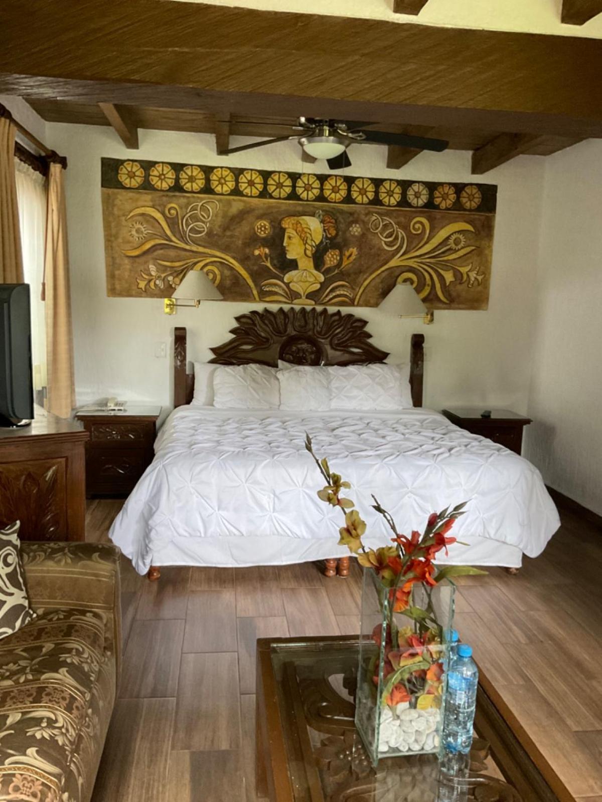 Villa San Jose Hotel & Suites Морелия Екстериор снимка