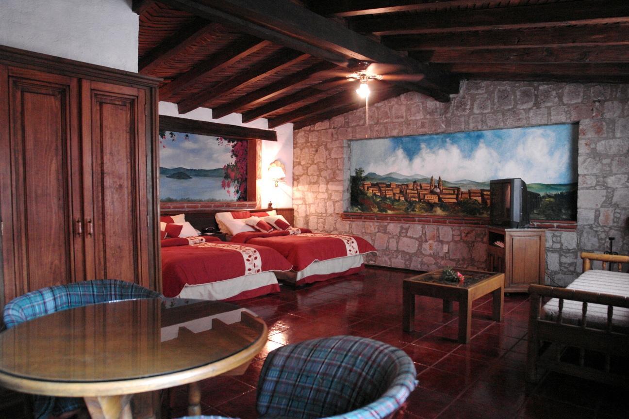 Villa San Jose Hotel & Suites Морелия Стая снимка