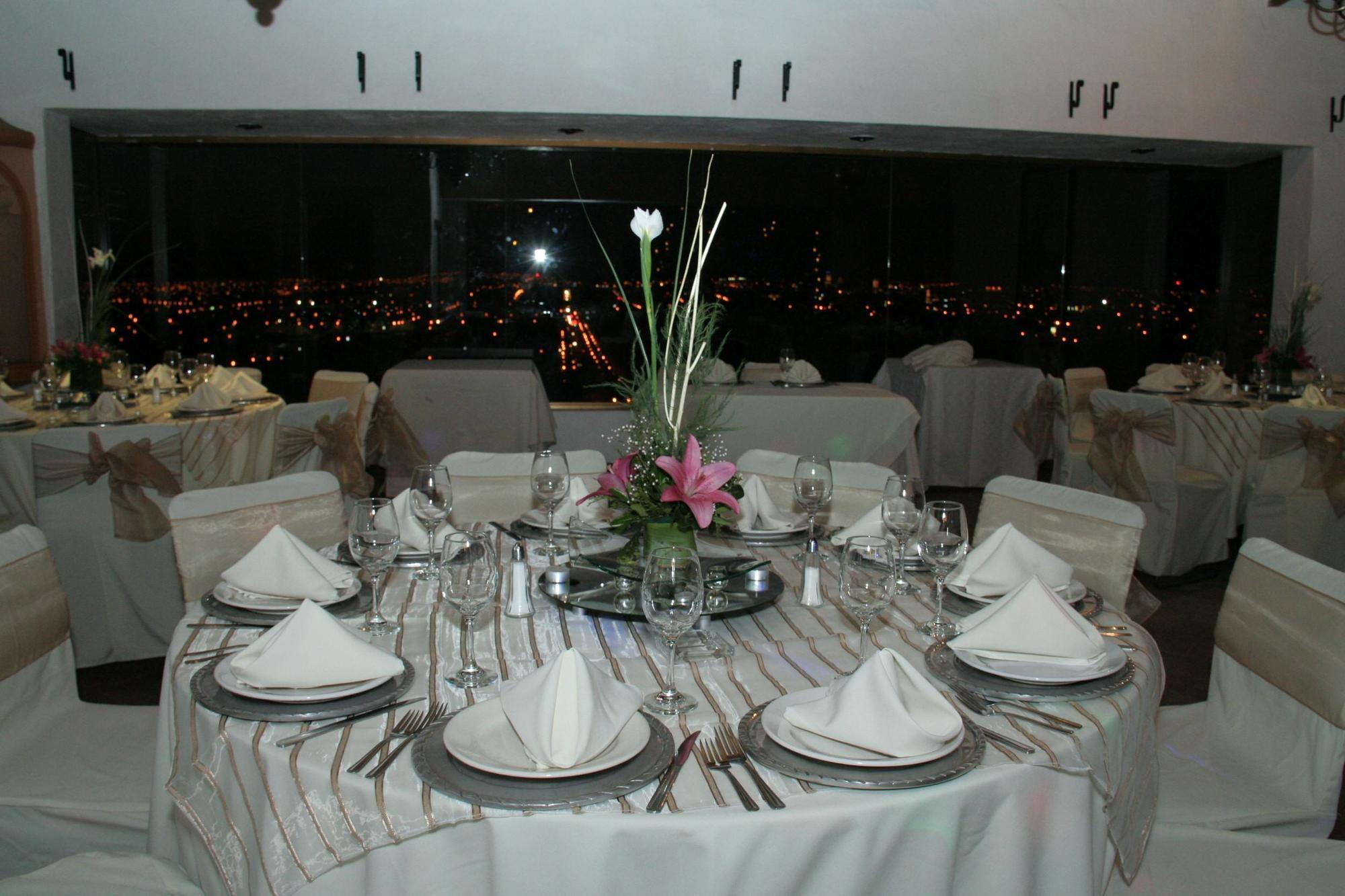 Villa San Jose Hotel & Suites Морелия Екстериор снимка