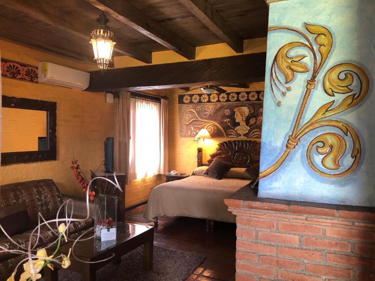 Villa San Jose Hotel & Suites Морелия Екстериор снимка